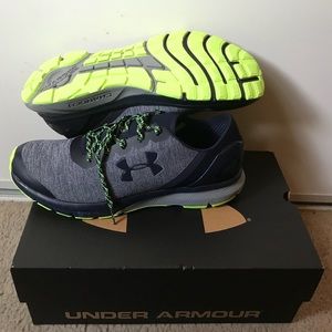 Under Armour Charged Escape (unisex)